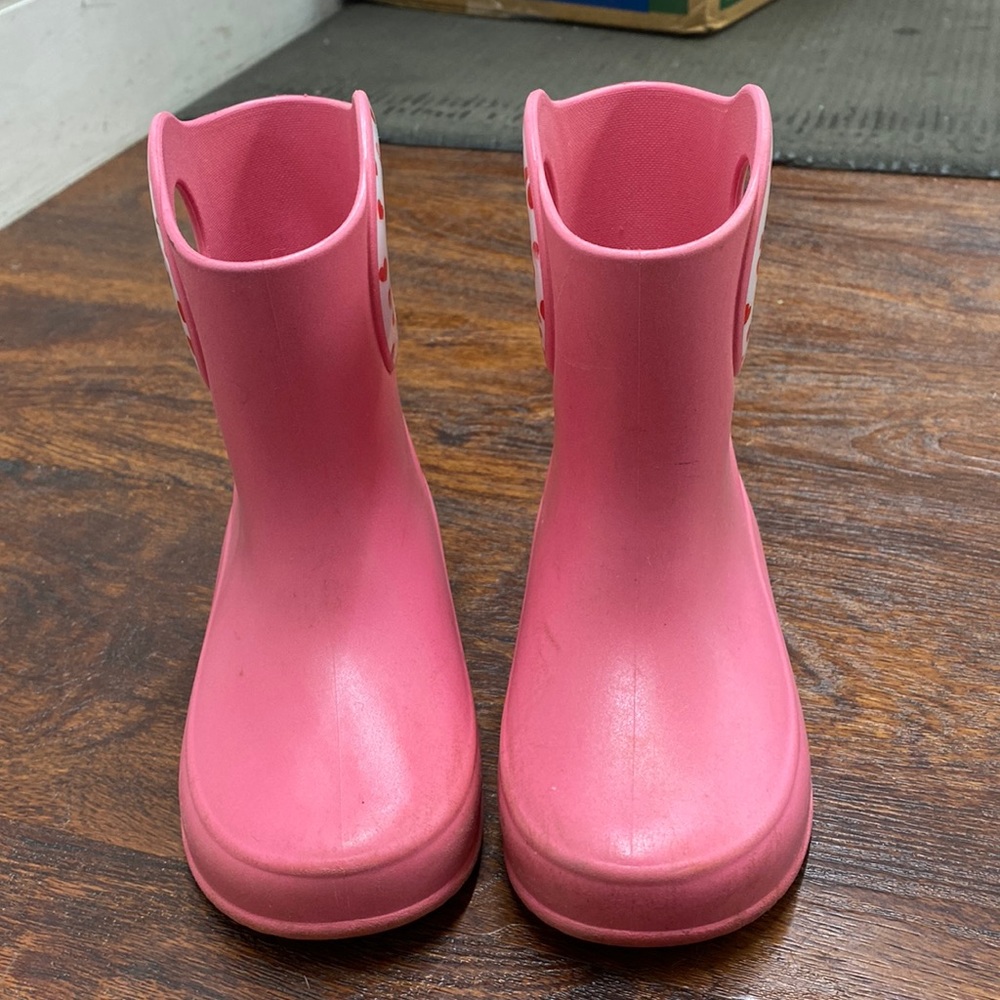 Toddler girls size 8 pink rain boot. Used condition.